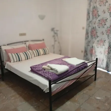 Nikos Hotel