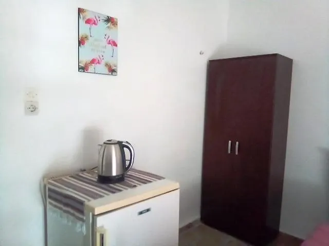 Nikos 2* Λουτρά Αιδηψού